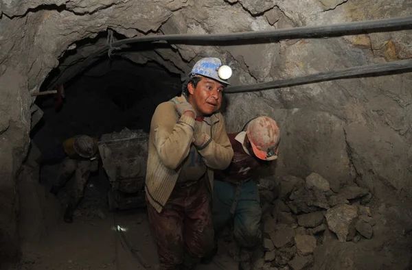 Producción de plata en la mina . — Foto de Stock