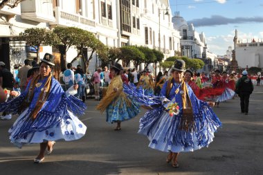 virgin Guadalupe onuruna Karnaval sırasında şehrin sakinleri.
