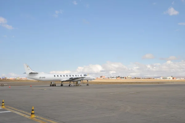 Vliegtuigen op de luchthaven van la paz. — Stockfoto