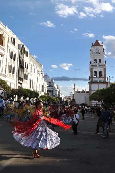 Οι κάτοικοι της πόλης κατά τη διάρκεια του καρναβαλιού προς τιμήν της Παναγίας της Γουαδελούπης. — Φωτογραφία Αρχείου