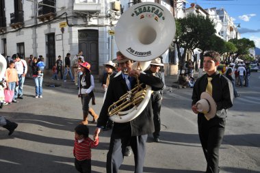virgin Guadalupe onuruna Karnaval sırasında şehrin sakinleri.