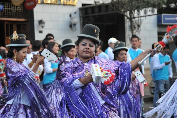 The inhabitants of the city during the carnival in honor of the virgin of Guadalupe. — Stock Photo, Image