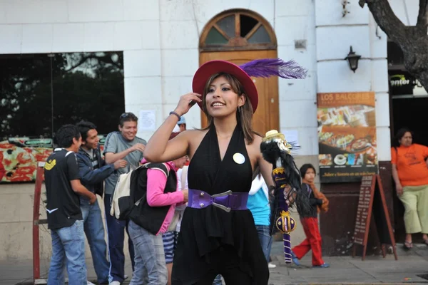 グアダルーペの聖母の名誉のカーニバル中に都市の住民. — ストック写真