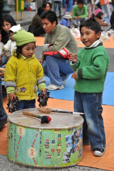 Bambini non identificati in vacanza nella città di La Paz . — Foto Stock