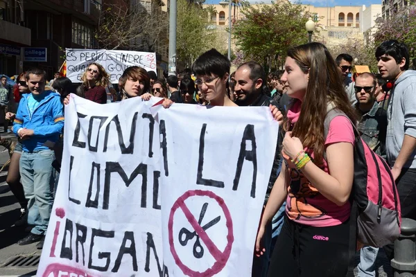 Protestní demonstrace studentů vysokých škol a vysokoškolských studentů v alicante — Stock fotografie