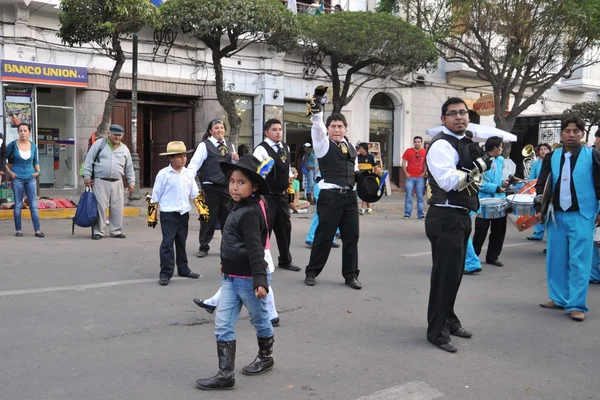 De inwoners van de stad tijdens het carnaval ter ere van de Maagd van guadalupe. — Stockfoto