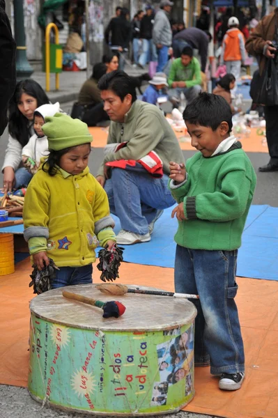 Bambini non identificati in vacanza nella città di La Paz . — Foto Stock