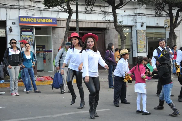 Die Einwohner der Stadt während des Karnevals zu Ehren der Jungfrau von Guadalupe. — Stockfoto