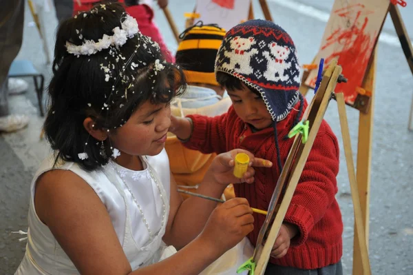 Невідомі діти у відпустку в Ла-Пасі. — стокове фото