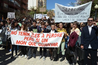 Üniversite öğrencileri ve Alicante üniversite öğrencileri protesto gösterisi