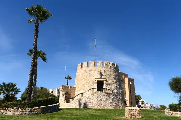 Şehir torrevieja - eski kule sembolü. İspanya