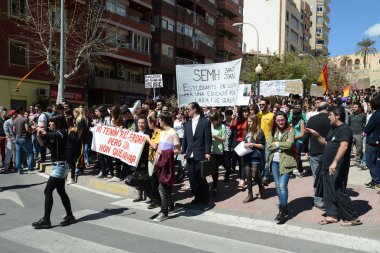 Üniversite öğrencileri ve Alicante üniversite öğrencileri protesto gösterisi