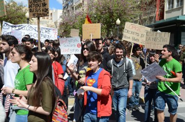 Üniversite öğrencileri ve Alicante üniversite öğrencileri protesto gösterisi