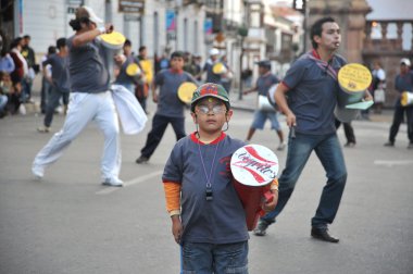 virgin Guadalupe onuruna Karnaval sırasında şehrin sakinleri.