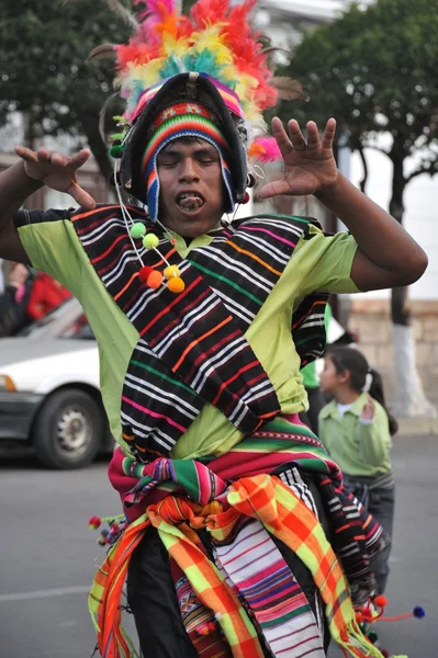 De inwoners van de stad tijdens het carnaval ter ere van de Maagd van guadalupe. — Stockfoto