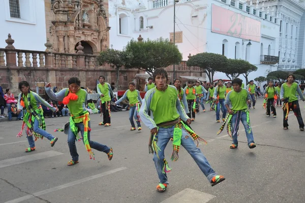 Los habitantes de la ciudad durante el carnaval en honor a la virgen de Guadalupe . — Foto de Stock