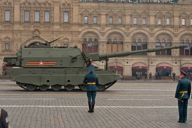 MOSCOW, RUSSIA-MAY 7, 2021: Rus 152 mm güdümlü havan topu tugayı 