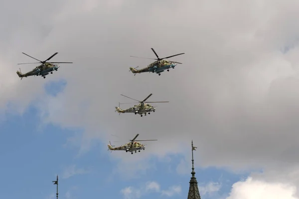 Moscú Rusia Mayo 2021 Grupo Helicópteros Combate Ataque 35M Cielo —  Fotos de Stock