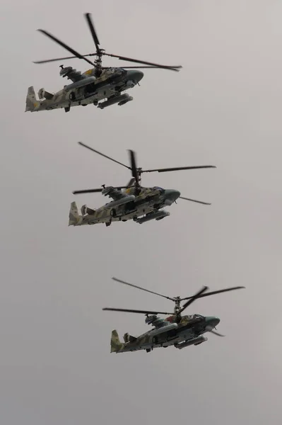 Moscú Rusia Mayo 2021 Grupo Helicópteros Reconocimiento Ataque Caimán Cielo —  Fotos de Stock