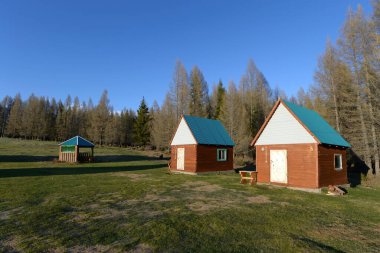 ALTAI REPUBLIC, RUSSIA - 16 Mayıs 2021: Kosh Agachsky ilçesi Altai Dağları Kurai bozkırındaki 