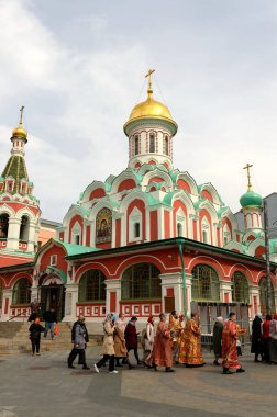  MOSCOW, RUSSIA-MAYIS 6, 2021: Moskova 'nın Kızıl Meydanı' ndaki Kazan Katedrali 'ndeki Aydınlık Hafta Geçidi