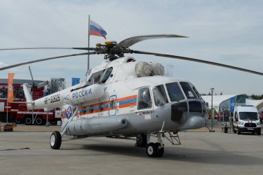 KUBINKA, MOSCOW REGION, RUSSIA - 14 Mayıs 2021: Rusya Askeri-Vatansever Kültür ve Eğlence Parkı 'nda Rusya Acil Durum Bakanlığı helikopteri Mi-8MTV-1. Kubinka