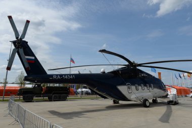 KUBINKA, MOSCOW REGION, RUSSIA - 14 Mayıs 2021: Askeri-Vatansever Kültür ve Eğlence Parkı 'nda orta-amaçlı bir helikopter Mi-38. Kubinka.