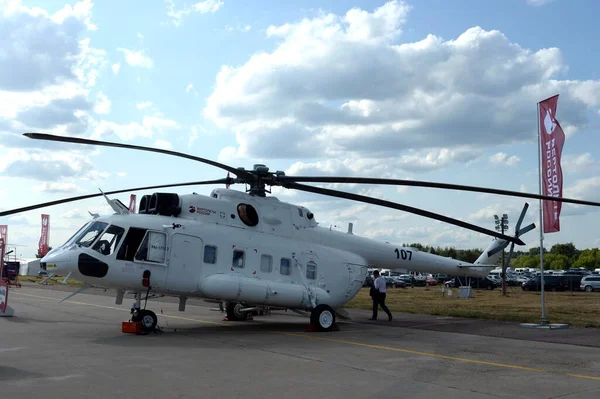 ZHUKOVSKY, MOSCOW REGION, RUSSIA - 20 Temmuz 2021: Mi-171A2 ağır çok amaçlı helikopter Zhukovsky, Rusya 'daki MAKS-2021 Uluslararası Hava Gösterisinde