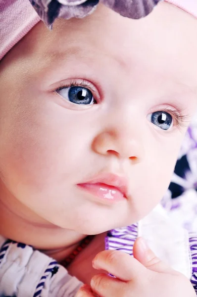 美しい女の赤ちゃんの肖像画 — ストック写真