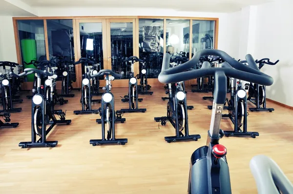 Group of spinning bicycles at fitness studio — Stock Photo, Image