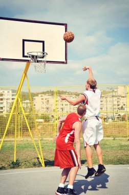 Mahkeme iki basketbol oyuncuları