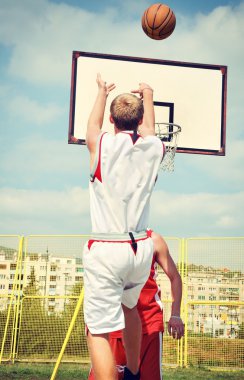 Mahkeme iki basketbol oyuncuları