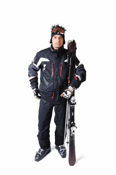 Um esquiador do sexo masculino posando com equipamento completo em um fundo branco — Fotografia de Stock