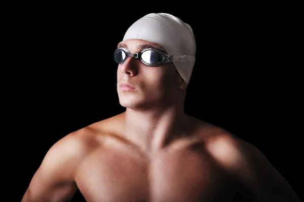孤立在黑色的肌肉男游泳 — 图库照片