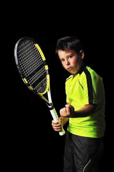 Портрет красивого мальчика с теннисным снаряжением — стоковое фото
