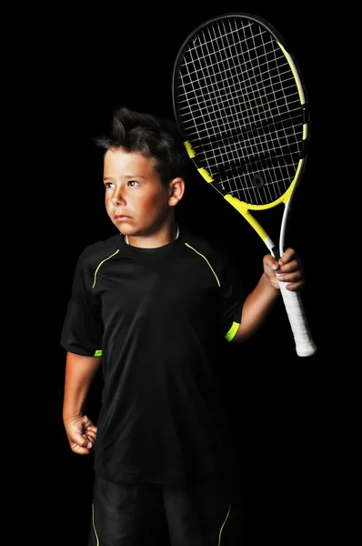 Портрет красивого мальчика с теннисным снаряжением — стоковое фото