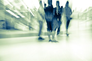 metroya istasyonunda yolcu