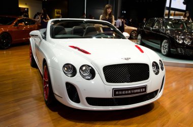 Bentley continental supersports ISR araba ekranda