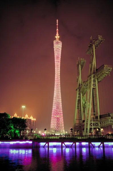 Guangzhou nouvelle tour de télévision, la plus haute tour de télévision dans le monde — Photo