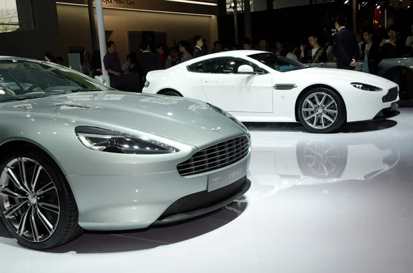 Aston martin Virage'a spor araba ekranda — Stok fotoğraf