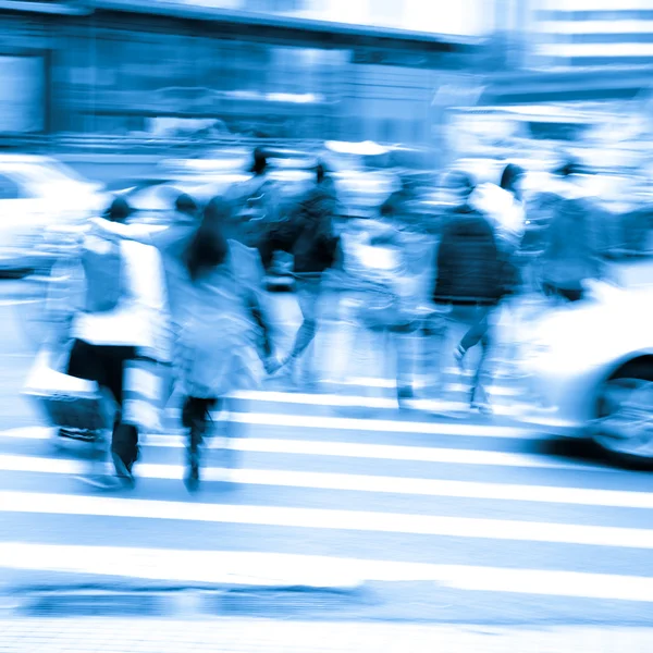 Fußgänger auf der Straße — Stockfoto