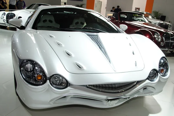 Mitsuoka orochi samochodu na wyświetlaczu — Zdjęcie stockowe