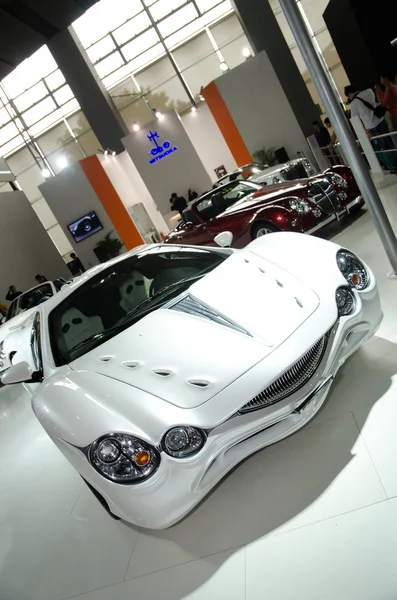 Mitsuoka Orochi carro em exposição — Fotografia de Stock