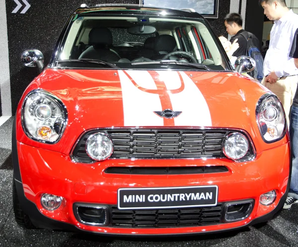 Mini countryman auto na displeji — Stock fotografie