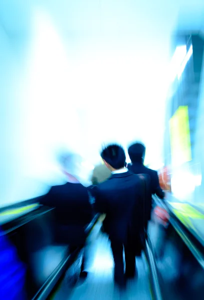 Passageiro da cidade no elevador na estação de metrô — Fotografia de Stock