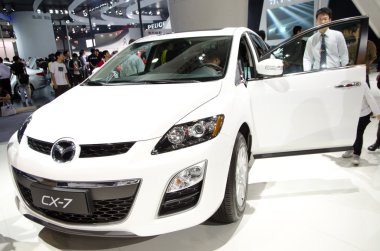 Mazda cx-7 araba ekranda
