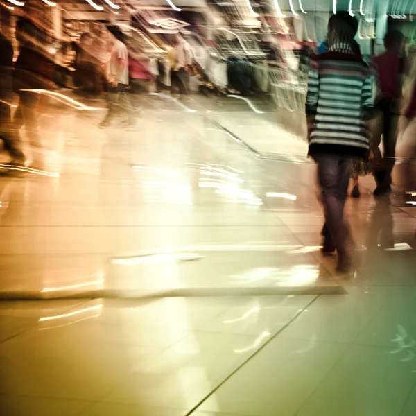 시장에서 쇼핑 군중 — 스톡 사진