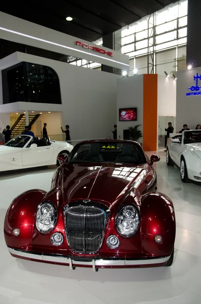 Mitsuoka premie retro bil — Stockfoto