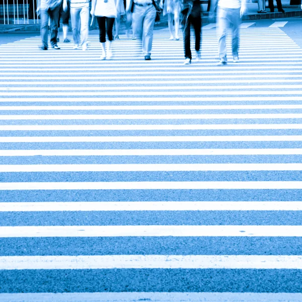 Пішоходів на міській вулиці — стокове фото