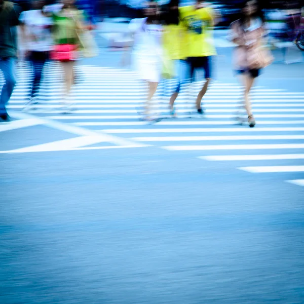 Pedoni in strada — Foto Stock